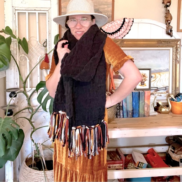 New! Handmade Black Knit Plush SUPER SOFT Oversize Scarf With Full Fringe - Picture 1 of 9